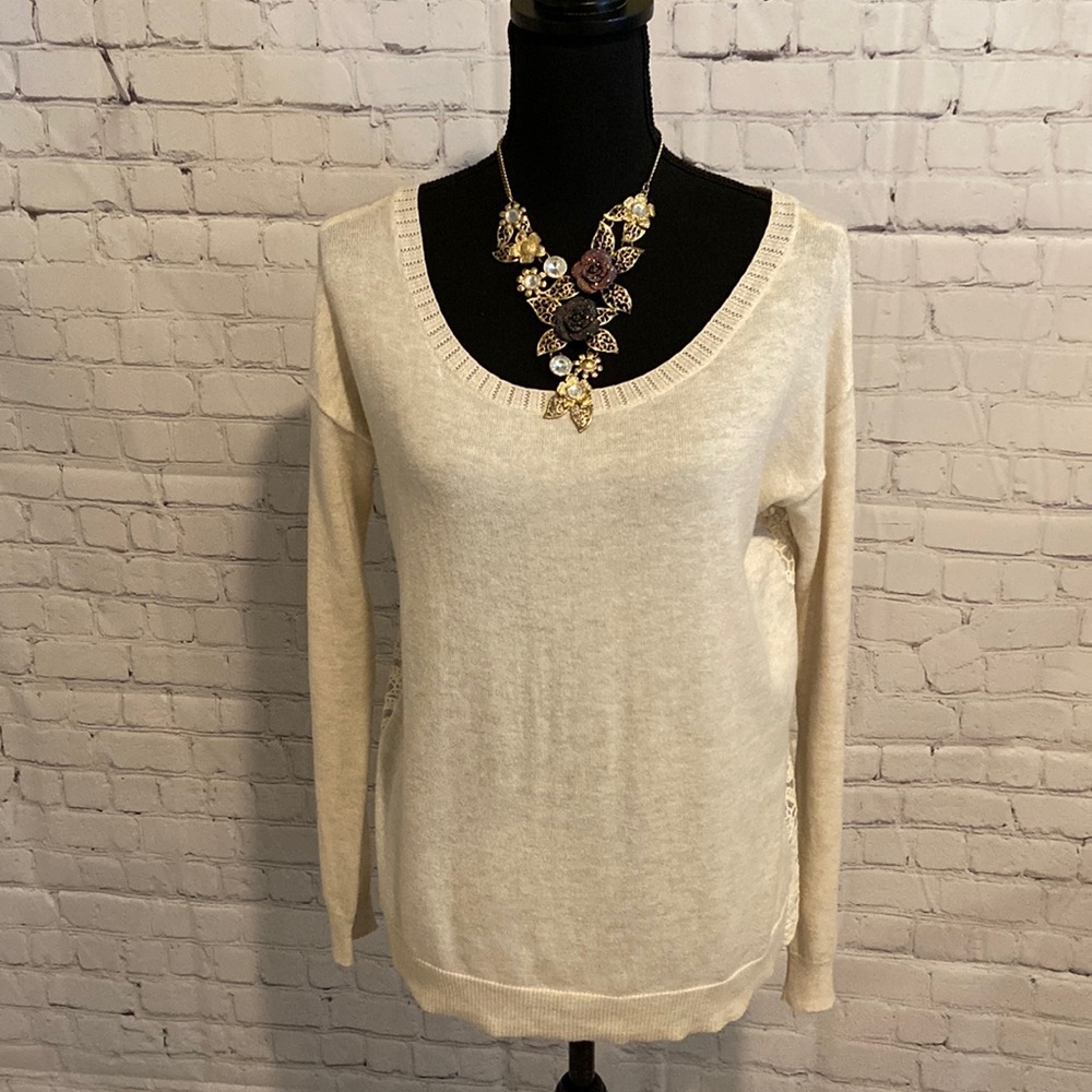 American Eagle Women’s SP ivory crew neck sweater with lace embroidery. EUC